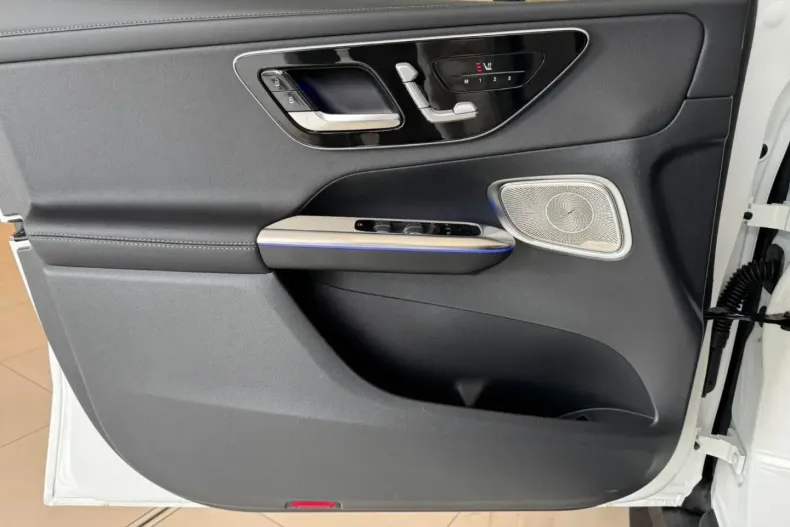 Mercedes-Benz GLC 220 din 2025 cu 14.800 km - oferta MER173604 - foto 10