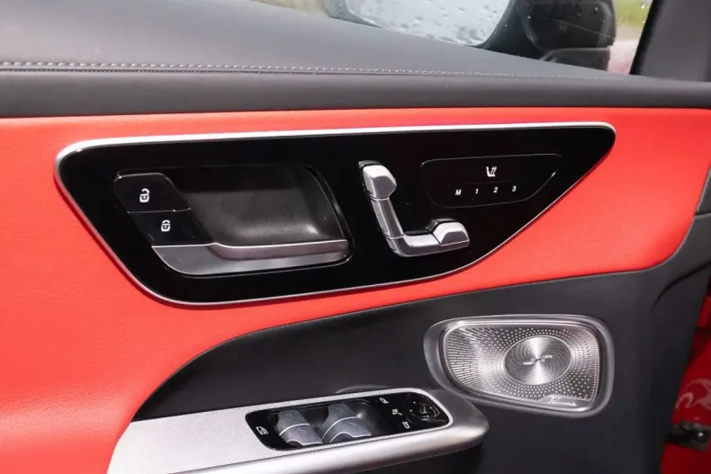 Mercedes-Benz GLC 200 din 2024 cu 12.667 km - oferta MER173605 - foto 5