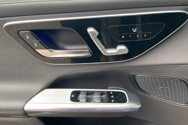 Mercedes-Benz GLC 300 din 2025 cu 23.650 km - oferta MER173620 - foto 11