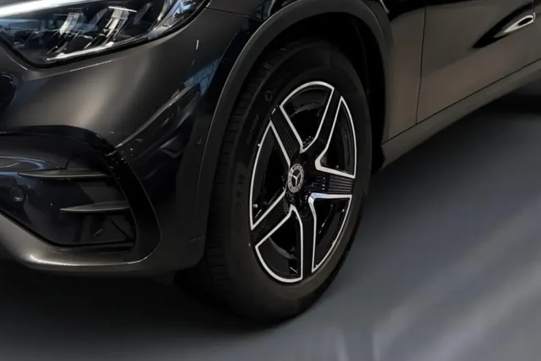 Mercedes-Benz GLC 220 din 2024 cu 11.640 km - oferta MER173643 - foto 4