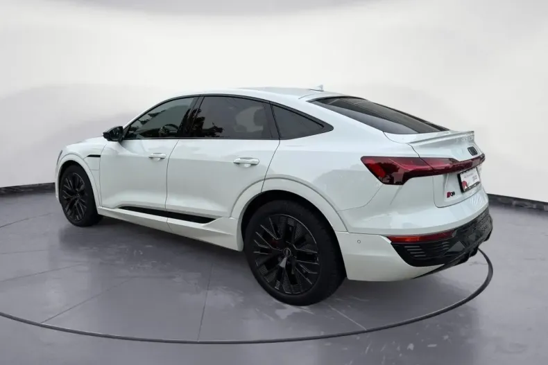 Audi Q8 din 2023 cu 39.864 km - oferta AUD173649 - foto 3