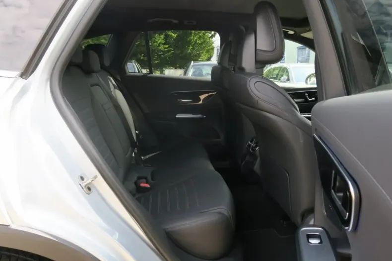 Mercedes-Benz GLC 220 din 2024 cu 28.141 km - oferta MER173651 - foto 9