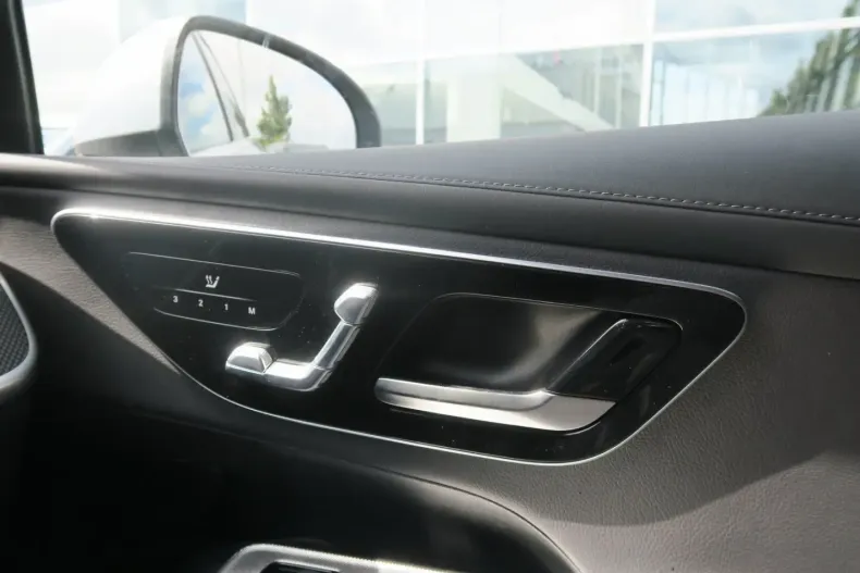 Mercedes-Benz GLC 220 din 2024 cu 28.141 km - oferta MER173651 - foto 13