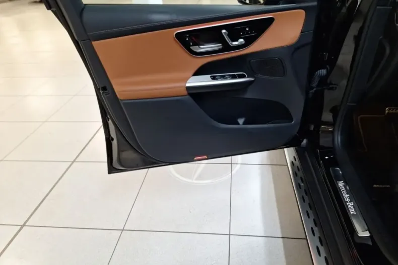 Mercedes-Benz GLC 200 din 2023 cu 24.481 km - oferta MER173663 - foto 10