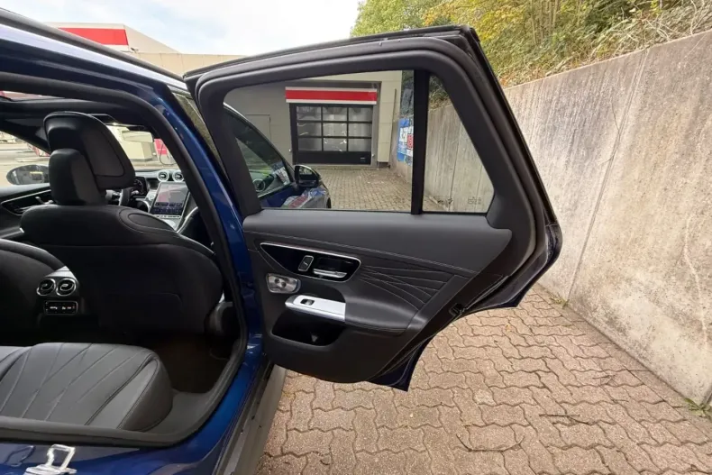 Mercedes-Benz GLC 200 din 2023 cu 4.210 km - oferta MER173664 - foto 18