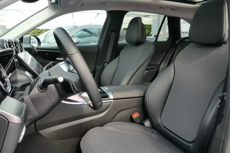 Mercedes-Benz GLC 200 din 2024 cu 7.326 km - oferta MER173668 - foto 9