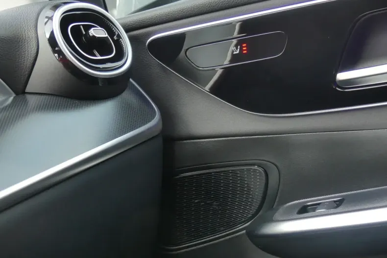 Mercedes-Benz GLC 200 din 2024 cu 7.326 km - oferta MER173668 - foto 15