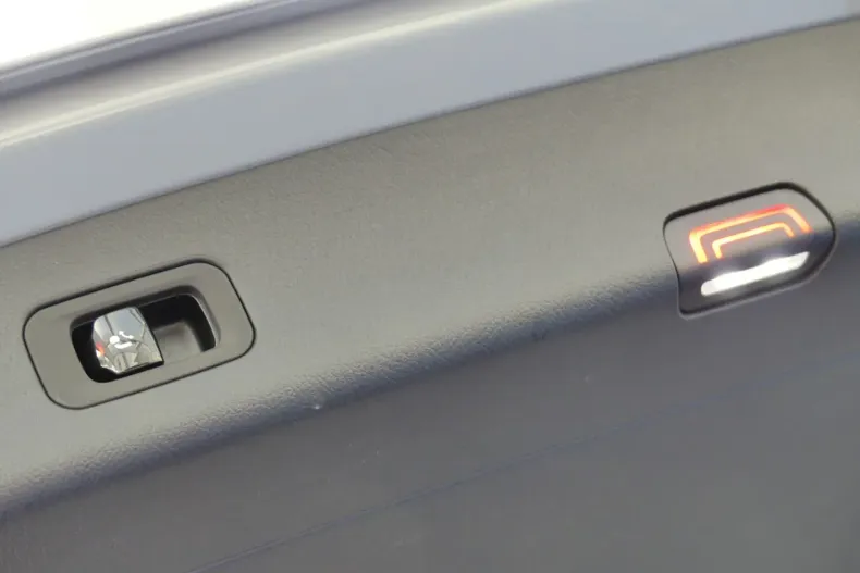 Mercedes-Benz GLC 200 din 2024 cu 7.326 km - oferta MER173668 - foto 17