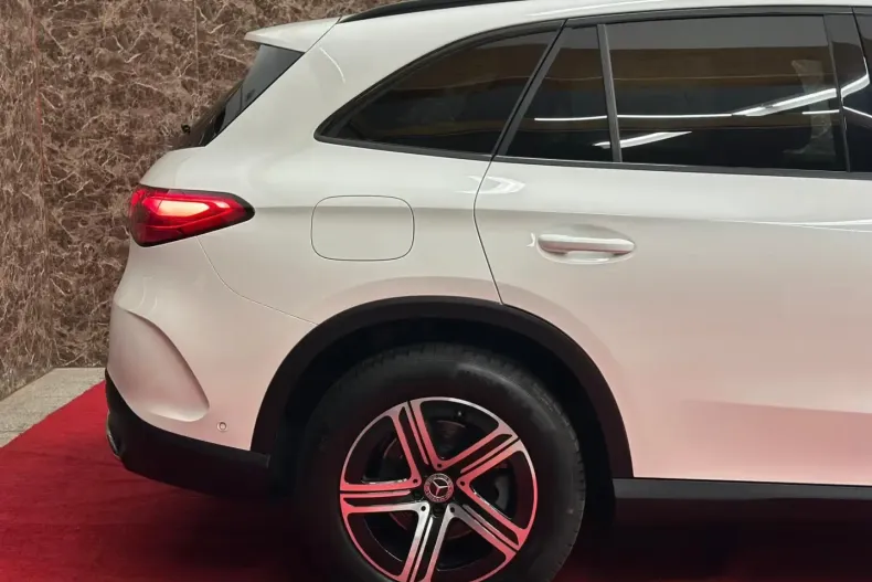 Mercedes-Benz GLC 200 din 2024 cu 5.999 km - oferta MER173686 - foto 10