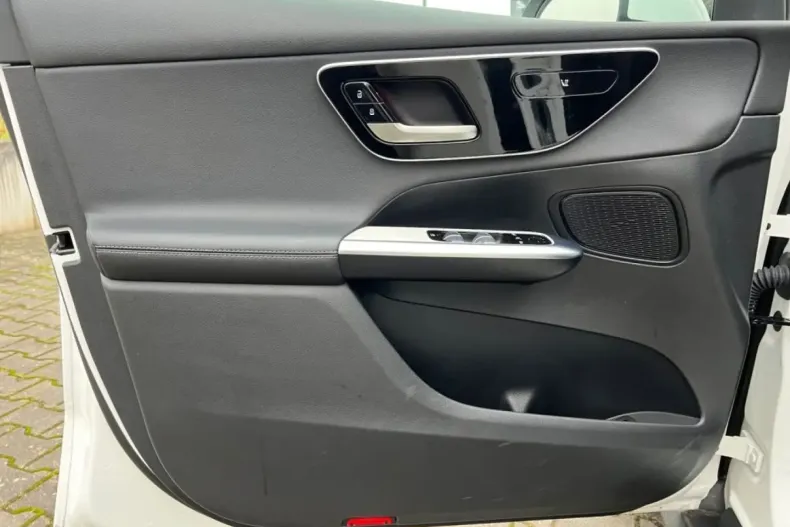 Mercedes-Benz GLC 200 din 2023 cu 49.337 km - oferta MER173697 - foto 2