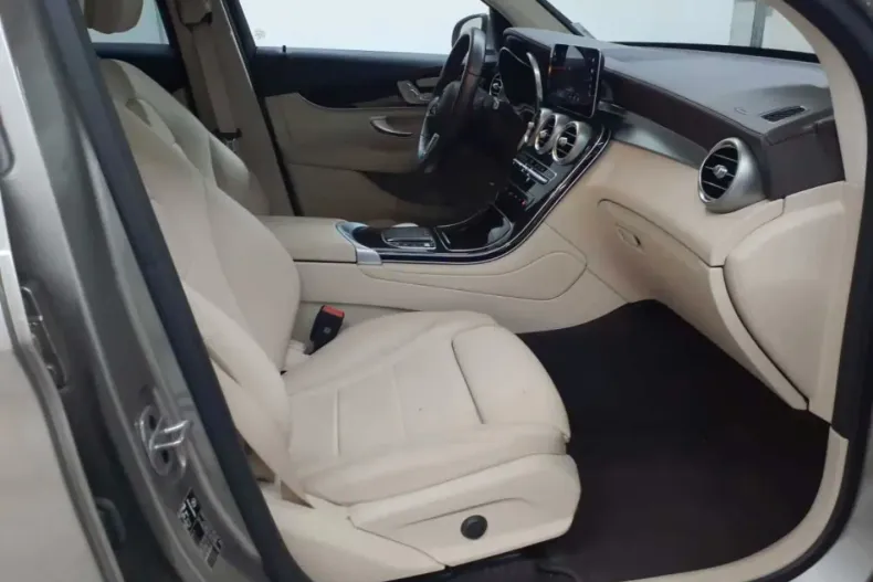 Mercedes-Benz GLC 300 din 2022 cu 62.352 km - oferta MER173702 - foto 11