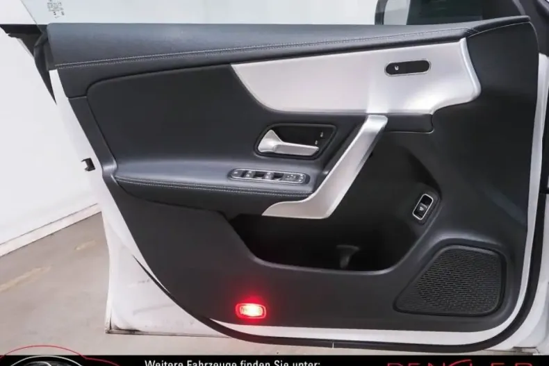 Mercedes-Benz CLA 200 din 2024 cu 20.236 km - oferta MER173718 - foto 8