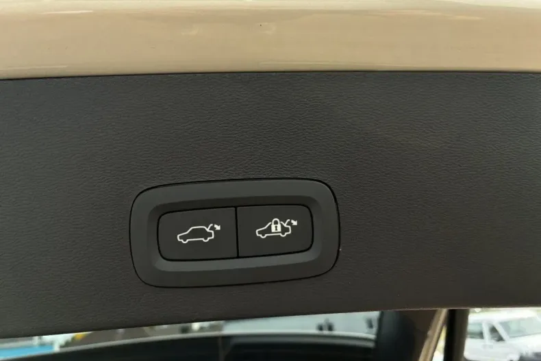 Volvo XC40 din 2024 cu 21.867 km - oferta VOL173719 - foto 7