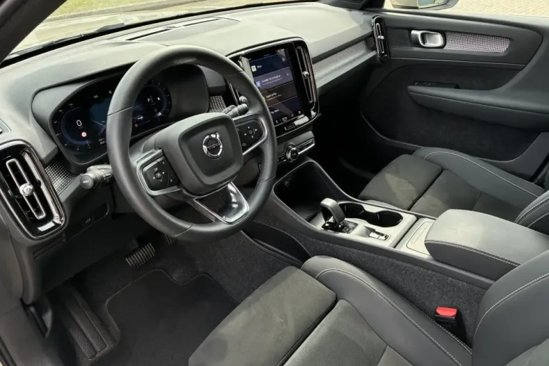 Volvo XC40 din 2024 cu 21.867 km - oferta VOL173719 - foto 8