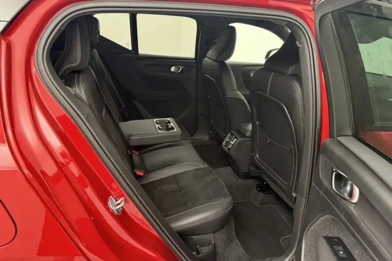 Volvo XC40 din 2021 cu 62.100 km - oferta VOL173725 - foto 23