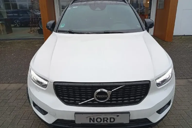 Volvo XC40 din 2021 cu 24.493 km - oferta VOL173726 - foto 1
