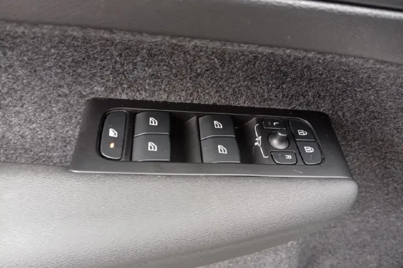 Volvo XC40 din 2021 cu 24.493 km - oferta VOL173726 - foto 11