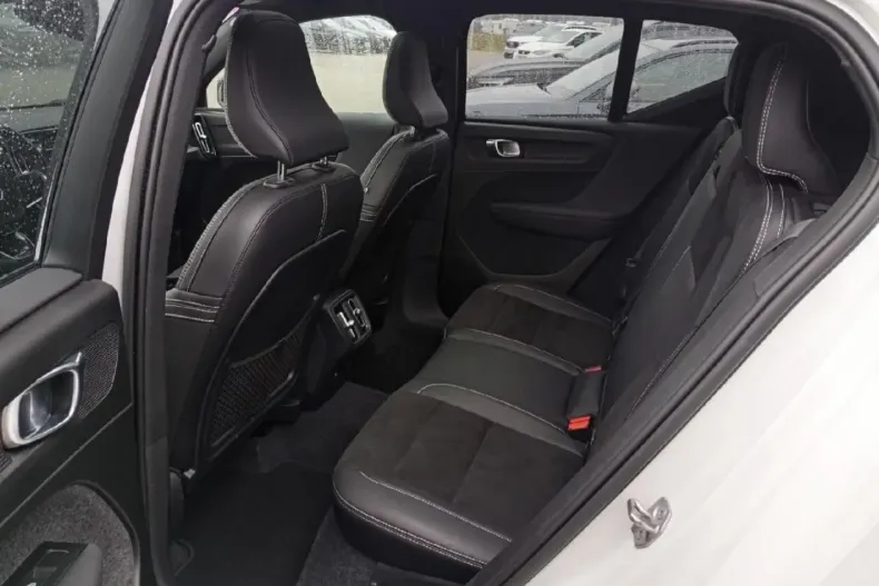 Volvo XC40 din 2021 cu 24.493 km - oferta VOL173726 - foto 17