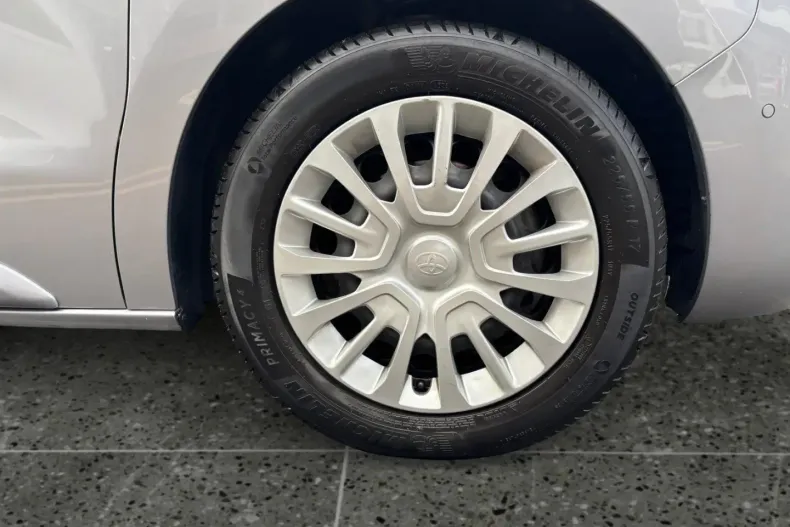 Toyota Verso din 2024 cu 57.570 km - oferta TOY173727 - foto 9