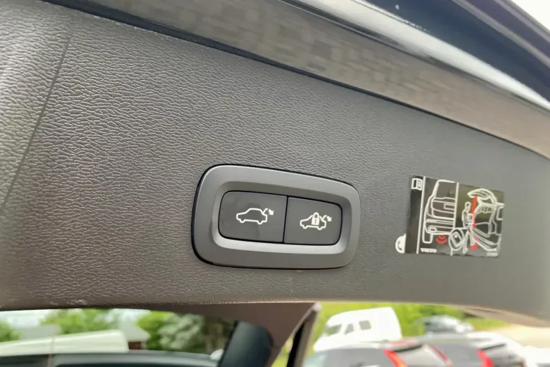 Volvo XC40 din 2021 cu 42.943 km - oferta VOL173728 - foto 3