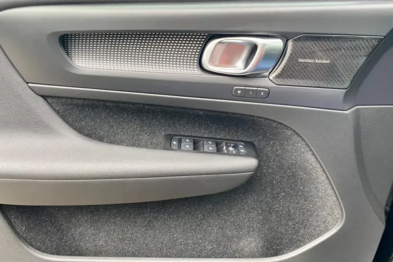 Volvo XC40 din 2021 cu 42.943 km - oferta VOL173728 - foto 17