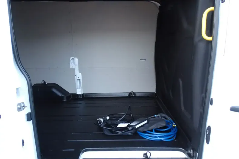 Ford Transit din 2023 cu 3.751 km - oferta FOR173738 - foto 25