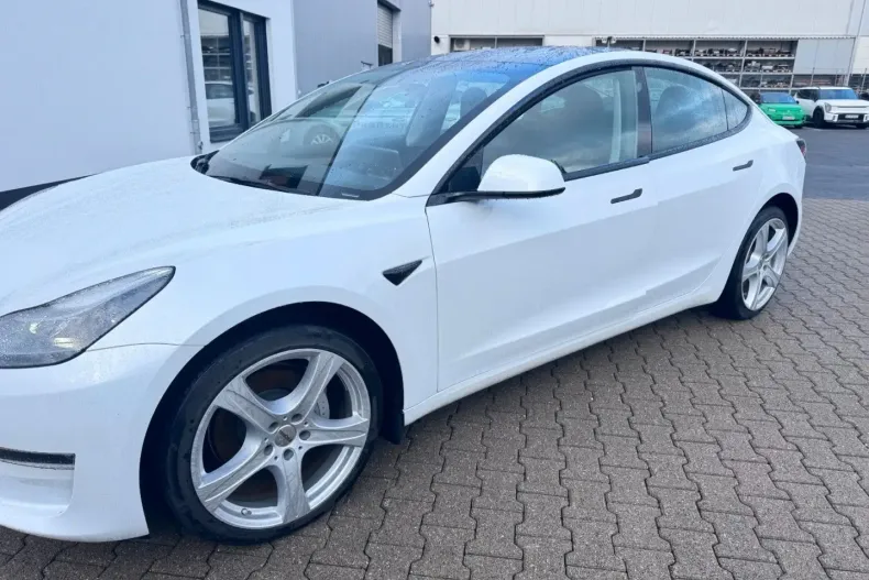 Tesla Model 3 din 2023 cu 73.365 km - oferta TES173740 - foto 2