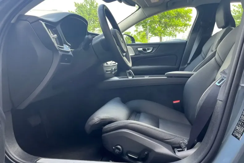 Volvo S60 din 2025 cu 7.500 km - oferta VOL173781 - foto 5