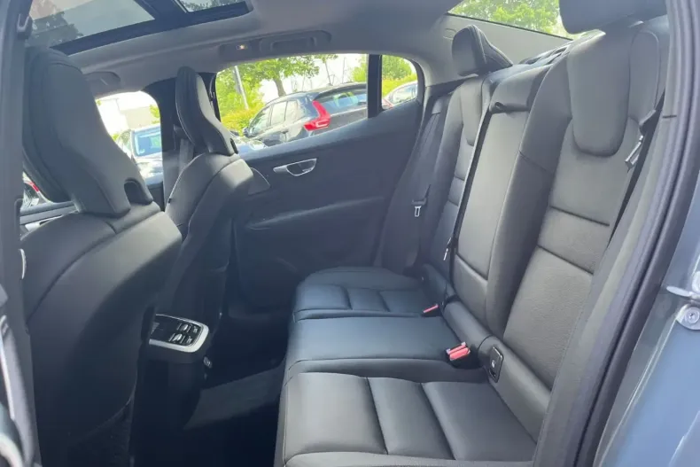 Volvo S60 din 2025 cu 7.500 km - oferta VOL173781 - foto 8