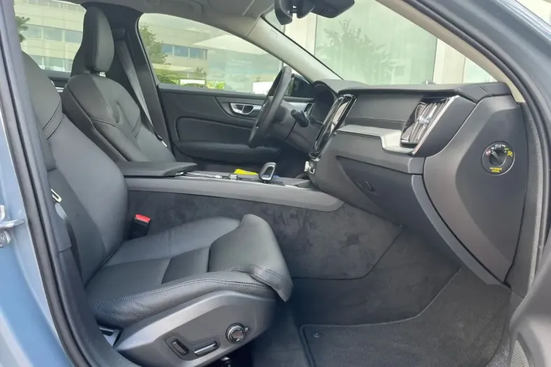 Volvo S60 din 2025 cu 7.500 km - oferta VOL173781 - foto 10