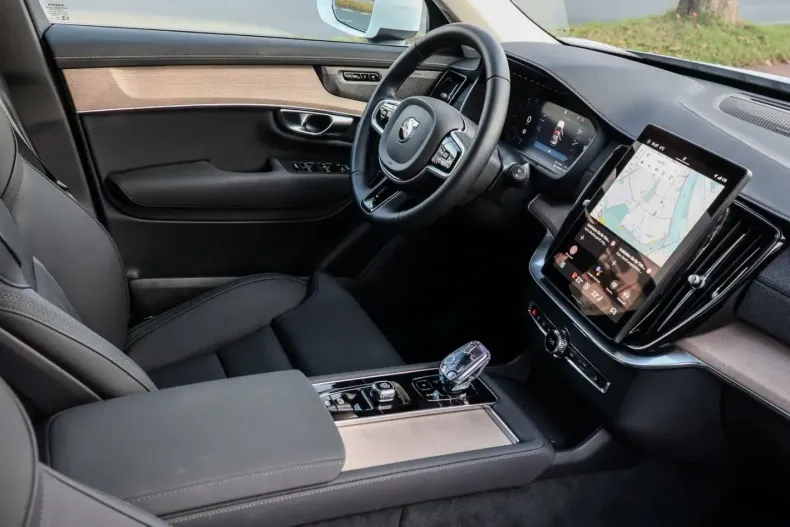 Volvo XC90 din 2025 cu 18.500 km - oferta VOL173796 - foto 3