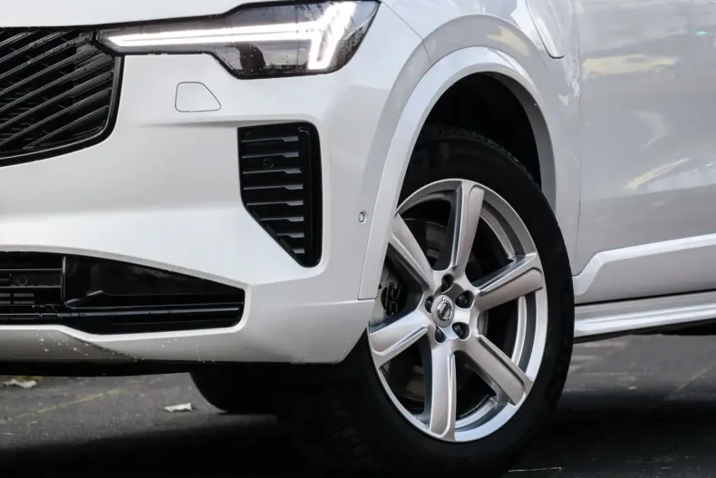 Volvo XC90 din 2025 cu 18.500 km - oferta VOL173796 - foto 6