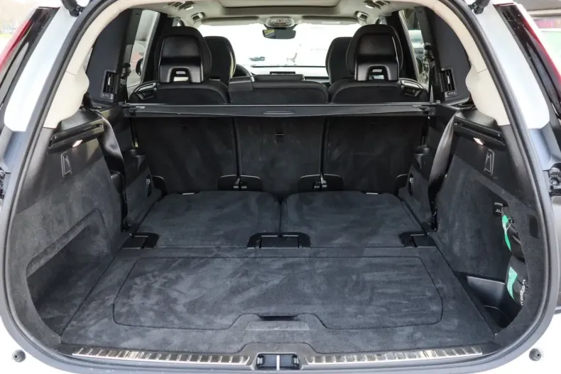 Volvo XC90 din 2025 cu 18.500 km - oferta VOL173796 - foto 11