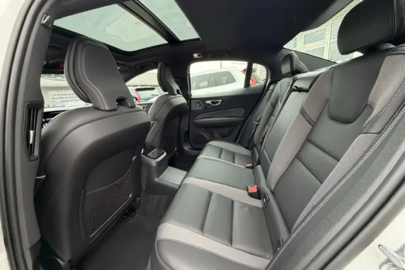 Volvo S60 din 2022 cu 32.250 km - oferta VOL173807 - foto 8