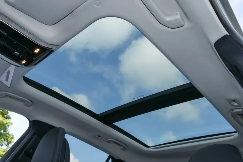 Mercedes-Benz GLC 400 din 2025 cu 8.991 km - oferta MER173831 - foto 4