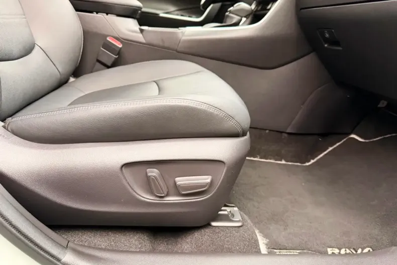 Toyota RAV4 din 2022 cu 51.400 km - oferta TOY173834 - foto 21