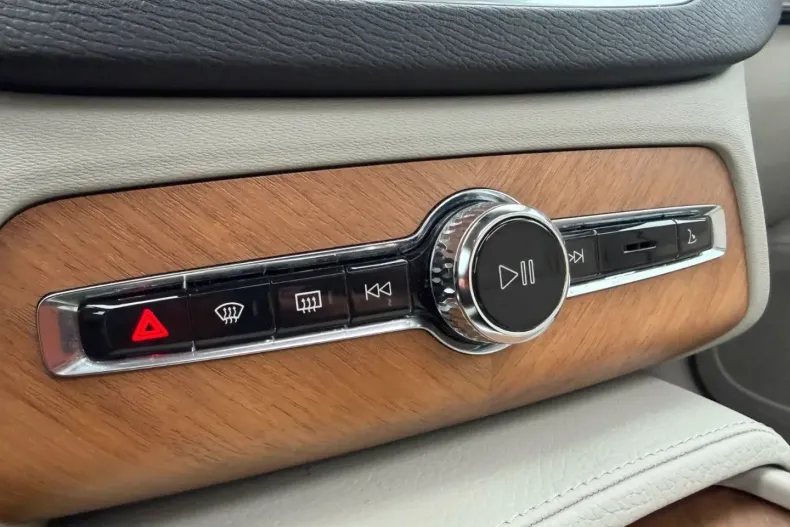 Volvo XC90 din 2022 cu 97.703 km - oferta VOL173859 - foto 18