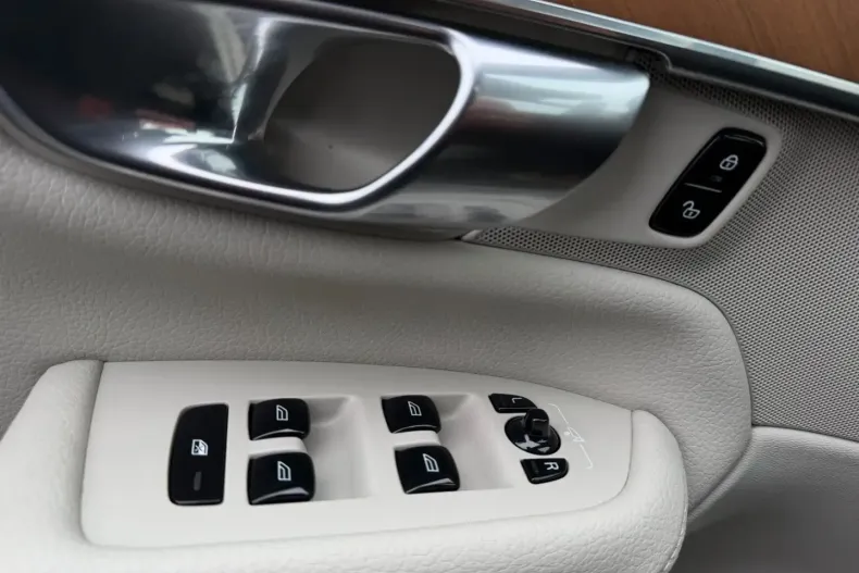 Volvo XC90 din 2022 cu 97.703 km - oferta VOL173859 - foto 21