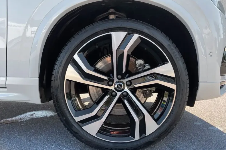 Volvo XC90 din 2024 cu 19.000 km - oferta VOL173865 - foto 2