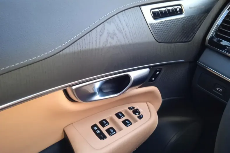 Volvo XC90 din 2023 cu 15.600 km - oferta VOL173868 - foto 12