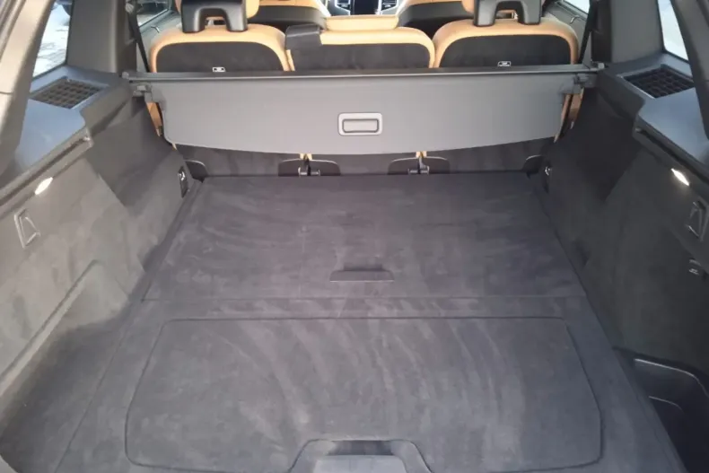 Volvo XC90 din 2023 cu 15.600 km - oferta VOL173868 - foto 13