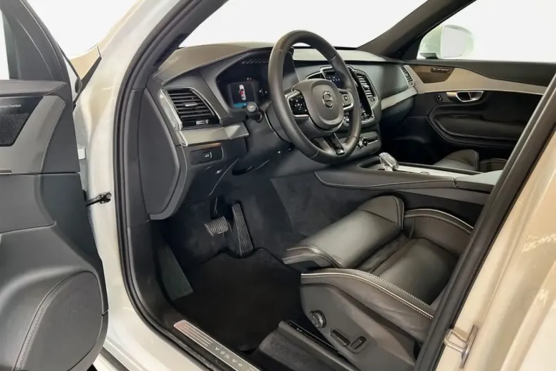 Volvo XC90 din 2023 cu 55.120 km - oferta VOL173872 - foto 7