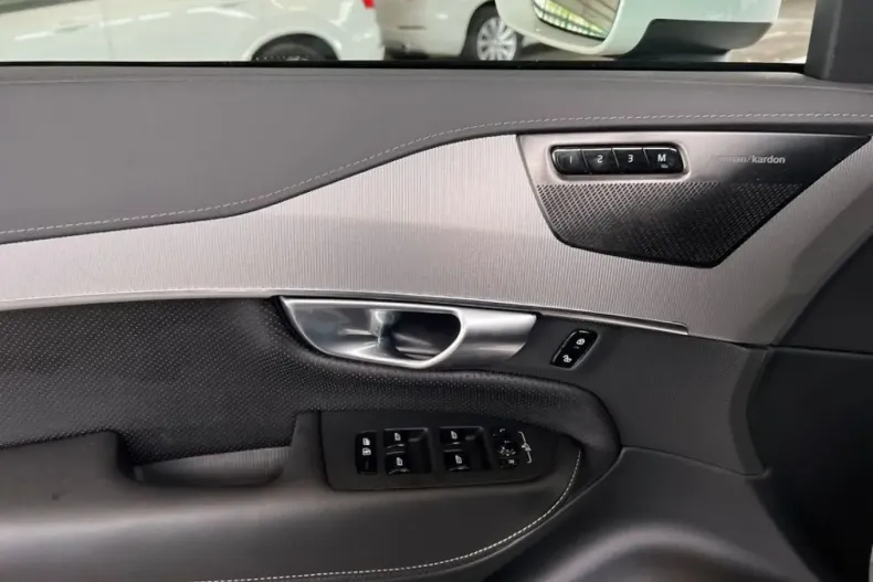 Volvo XC90 din 2023 cu 55.120 km - oferta VOL173872 - foto 13