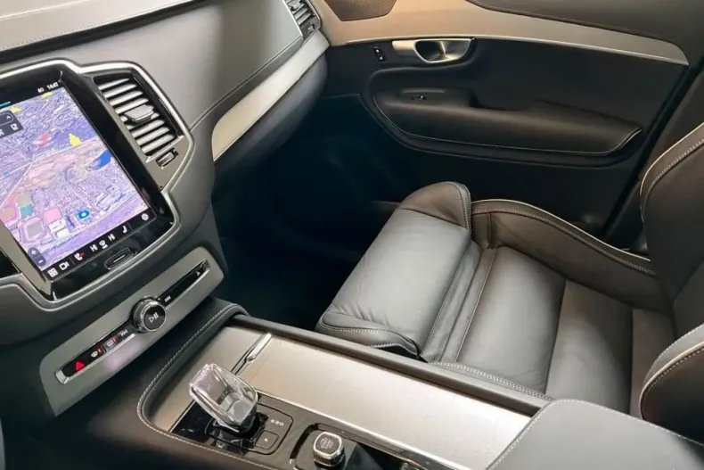 Volvo XC90 din 2023 cu 55.120 km - oferta VOL173872 - foto 22