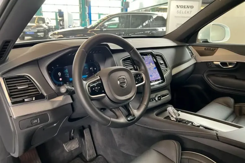 Volvo XC90 din 2023 cu 55.120 km - oferta VOL173872 - foto 23