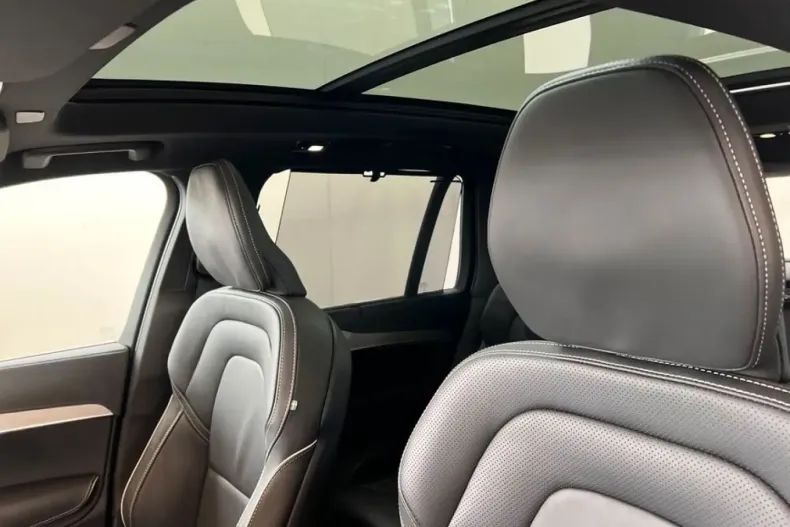 Volvo XC90 din 2023 cu 55.120 km - oferta VOL173872 - foto 26