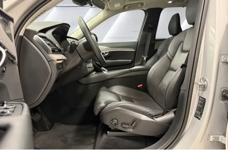 Volvo XC90 din 2023 cu 45.605 km - oferta VOL173873 - foto 6