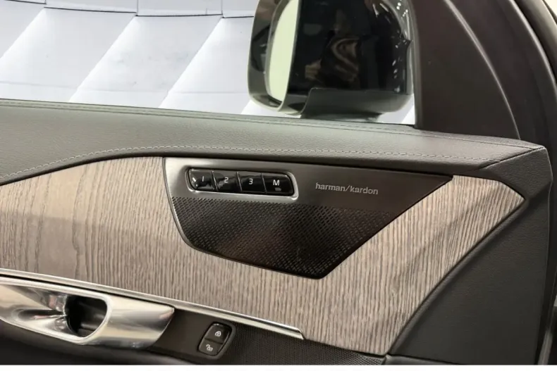 Volvo XC90 din 2023 cu 45.605 km - oferta VOL173873 - foto 17