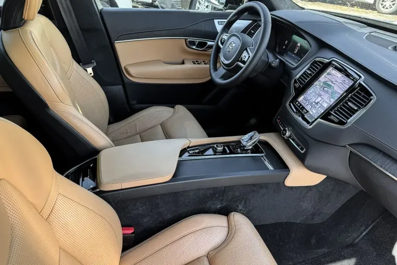 Volvo XC90 din 2023 cu 20.670 km - oferta VOL173877 - foto 5