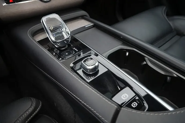 Volvo XC90 din 2022 cu 54.562 km - oferta VOL173887 - foto 23